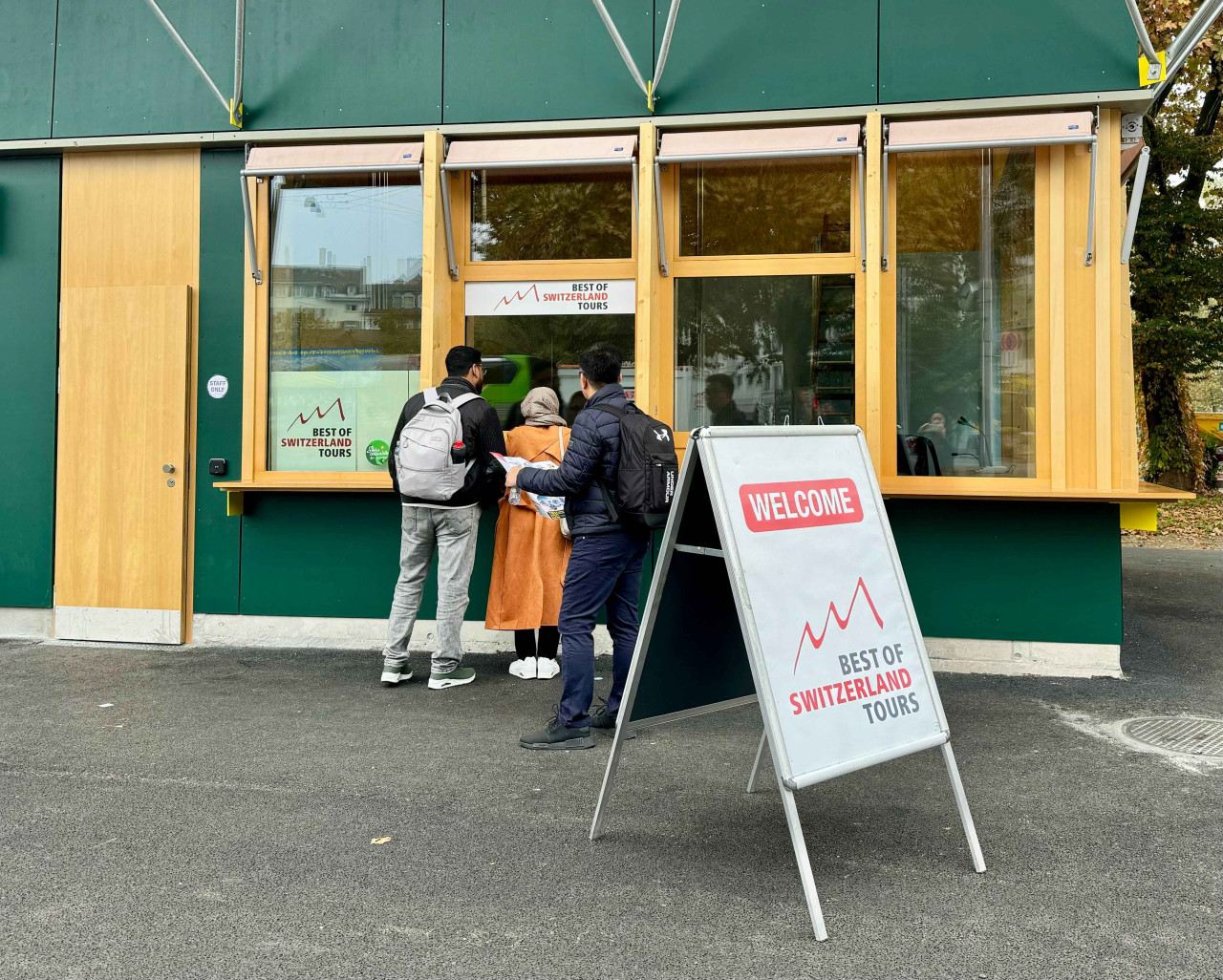 ทัวร์รถบัสเที่ยวชมซูริก + ทัวร์เดินชมเมืองเก่า