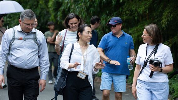 Imperial Palace East Garden & Heritage of Edo Castle Walking Tour