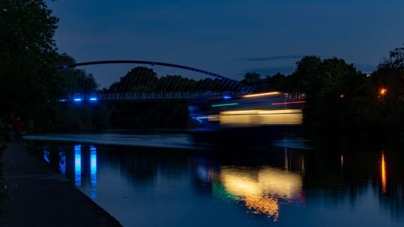 York: Crucero de fiesta con bebida, cena y DJ