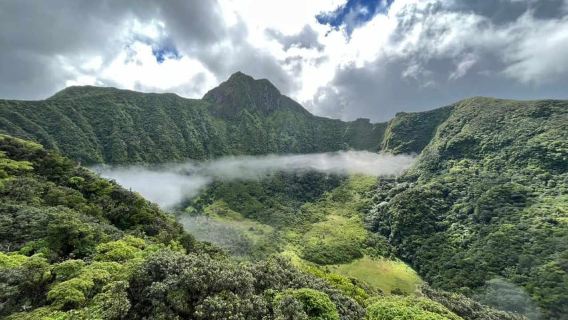 Senderismo en San Cristóbal: pico más alto, el volcán Monte Liamuiga