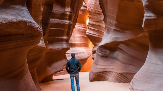 Página: Recorrido por el Cañón del Antílope Inferior con un guía navajo local