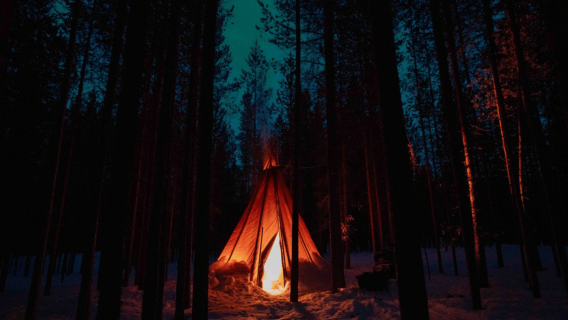 Lapland: Aurora Hunting by Minivan with Guide and Transport