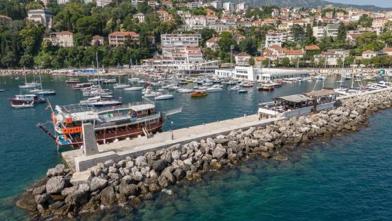 Tivat/Kotor: Boka Bay Full-Day Guided Cruise with Swim Stop