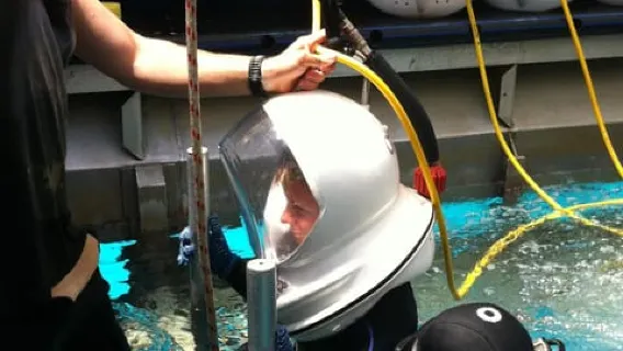 Desde Cairns: Combo de buceo con Green Island y casco Seawalker