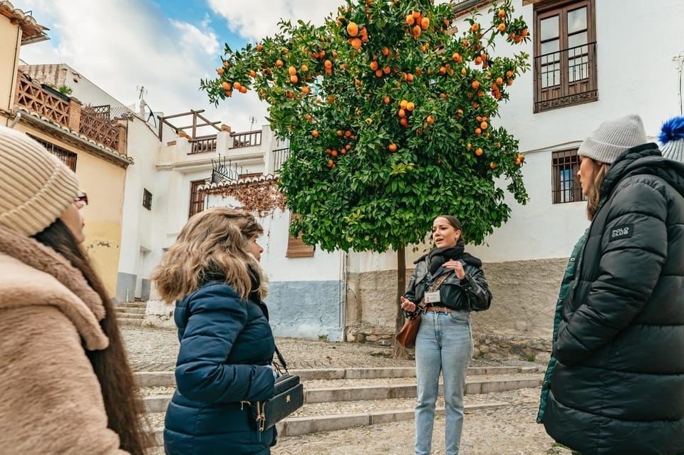 Granada: Albaicín and Sacromonte Guided Sunset Walking Tour