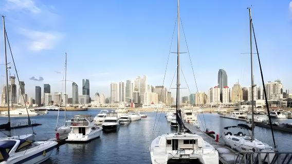 Randonnée romantique d'une demi-journée à Qingdao : baie de Fushan, centre olympique de voile, place du 4 mai, centre international des congrès