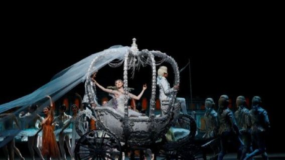 Tokyo New National Theatre Ballet Experience · "Cinderella" S Seat Central Special Seating