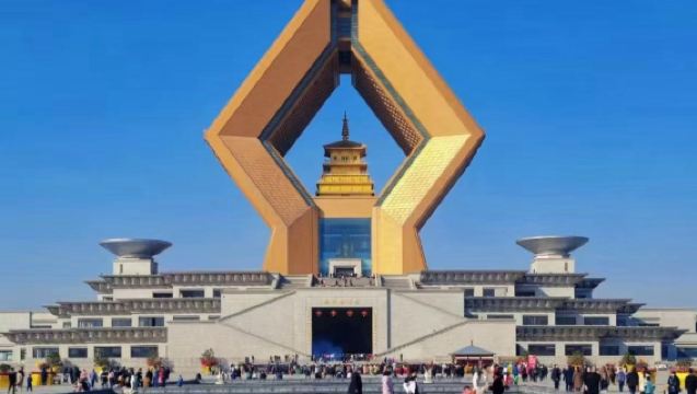 Lawatan Sehari ke Makam Qianling + Makam Putera Mahkota Yide + Kawasan Tengah Budaya Famen dengan Sewaan Peribadi