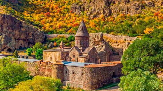Armenia 1-day tour: Lake Sevan + Garni Temple + Geghard Monastery + Lavash Experience
