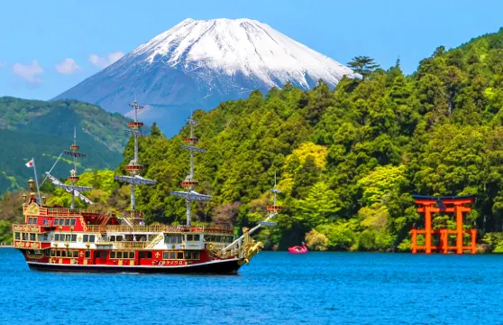 【富士山箱根镰仓江之岛一日游】海盗船漫游芦之湖&空中缆车观富士山与大涌谷 &江之岛赏美景享美食(东京/新宿出发)