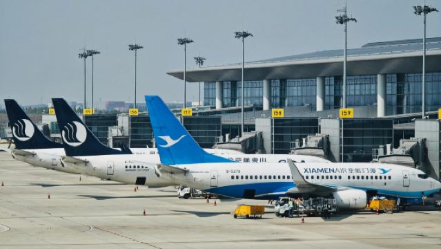 Servicio de traslado desde y hacia el aeropuerto internacional Qingdao Jiaodong con conductores de habla inglesa para Qingdao y ciudades cercanas