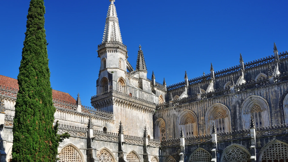 Chinese private charter tour - Lisbon round-trip + Obidos + Batalha + Fatima + Nazaré