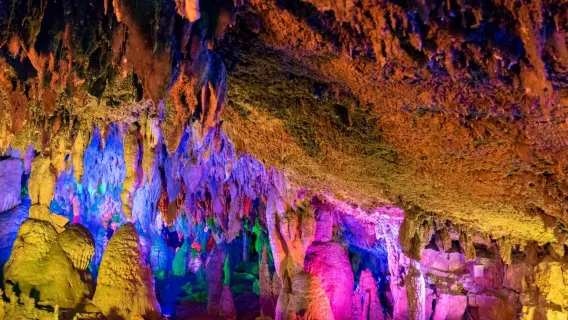 Zona de interés turístico de las cuevas de Jiuxiang + Pato asado de Yiliang + Grupo privado por la ciudad de Kunming