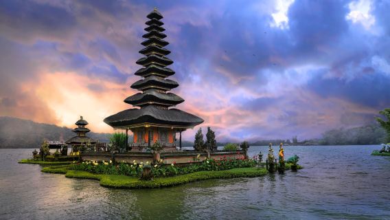ทริปวันเดียวสำรวจบาหลีตะวันตก : ทานาห์ ลอท วัดอูลันดานู และนาขั้นบันได