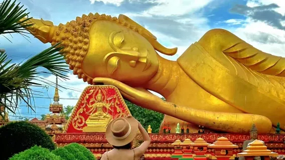 老撾萬象+塔鑾寺+凱旋門+老撾國家博物館+老撾國家主席