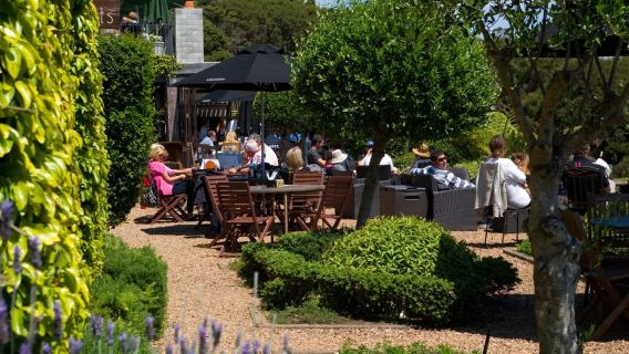 Waiheke Island: Scenic PREMIUM Wine Tour. Max 11 clients