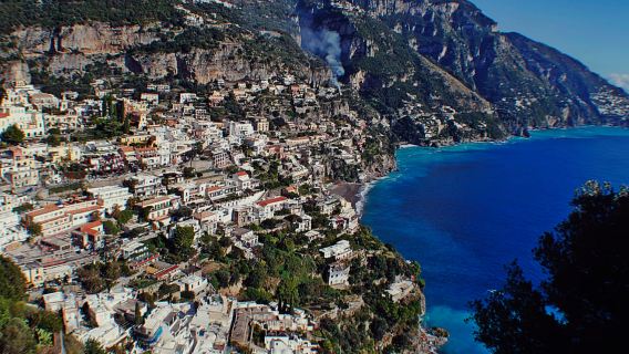 В Амальфи можно путешествовать группами до 8 человек, большие автобусы не допускаются.