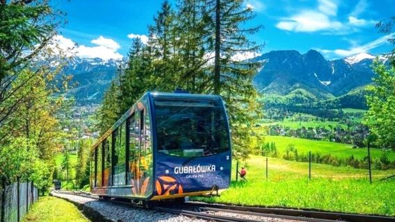 Cracovia: Recorrido por Zakopane, aguas termales, teleférico, queso y vodka