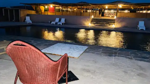 แพ็กเกจ: อาหารค่ำแบบ Agafay ชมพระอาทิตย์ตกดิน ชมการแสดง ขี่รถ ATV หรืออูฐ