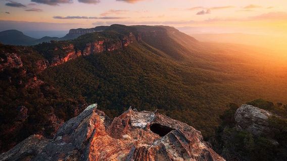 perjalanan satu hari ke Taman Nasional Blue Mountains dan Three Sisters dari Sydney (Transfer Mercedes Mewah dengan Tiket kereta gantung )