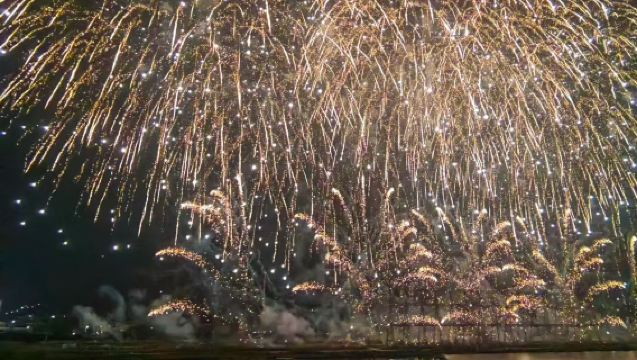 【瀏陽煙花秀】苗圃一號煙花觀景台（左側第一家河畔）