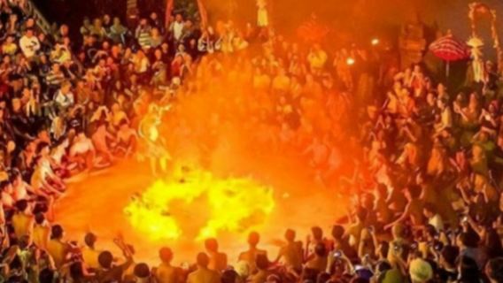 Bali: Tanah Lot & Uluwatu Temple Private Tour + Kecak Dance