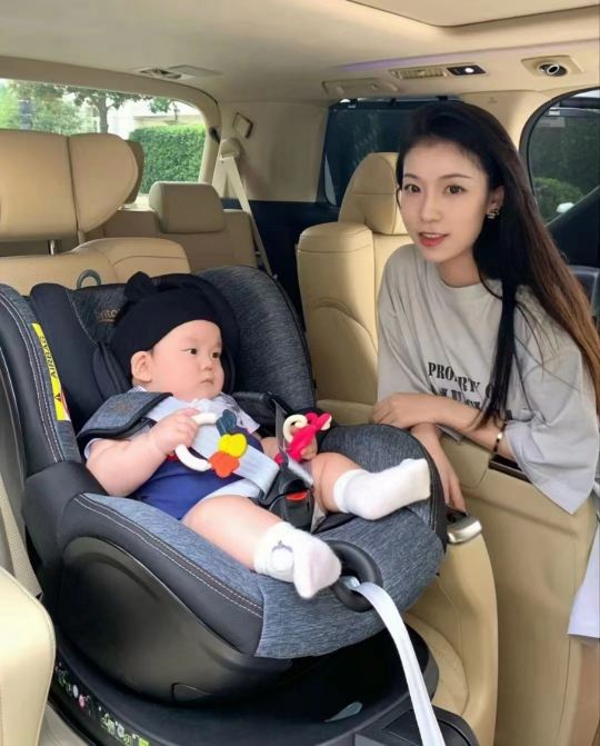 Cross-border transfer service in Guangdong-Hong Kong-Macau, Hong Kong transfer service: Cross-border private charter with dual license plates between Macau and Hong Kong, pick-up from Shenzhen/Guangzhou/Macau/Zhuhai/Hong Kong airports, hotels, and ports.