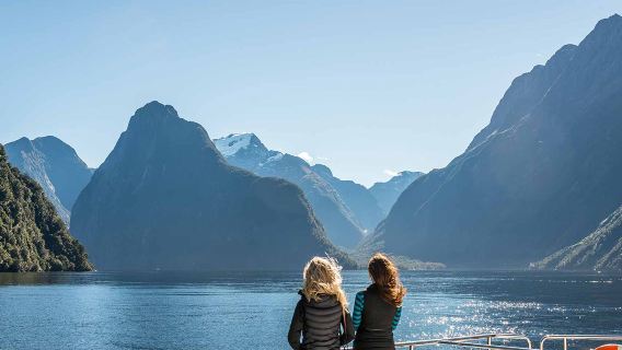 ニュージーランド・ミルフォードサウンド ワンデーツアー（クイーンズタウン/テ・アナウ往復＋ランチ付き）