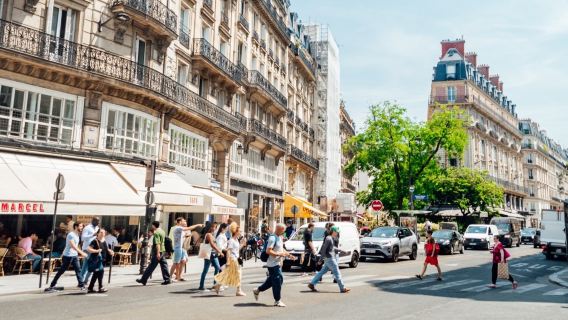 パリ：シャンパーニュ付きアーケード散策ツアー