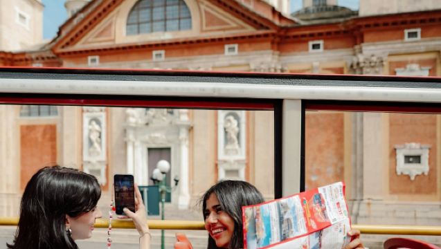 Stadtbesichtigungen Genua: Hop-on-Hop-off-Bus-Tour