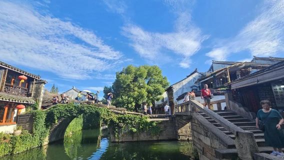 From Shanghai: Zhouzhuang & Humble Administrator's Garden Day Tour (Private Car+Tickets)