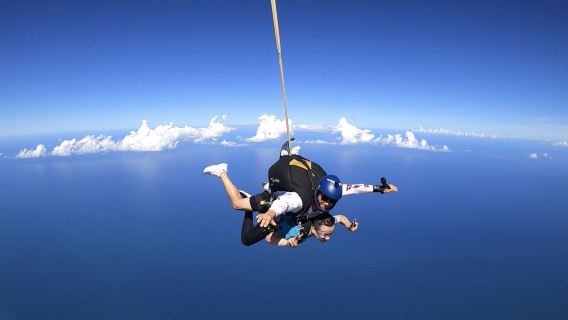 Salto en paracaídas marítimo desde 4000 metros en Qionghai, Hainan + [Salto con instructor profesional] [Servicio de fotografía del salto]