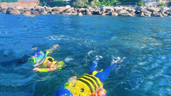 Pengalaman selam skuba dan snorkeling di Lingshui | Termasuk tiket kapal + snorkeling terumbu karang + gelongsor air + papan dayung