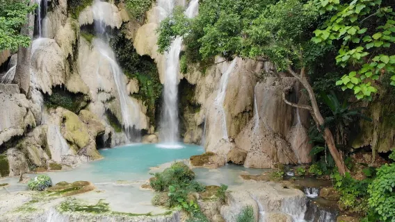 Luang Prabang – Cuevas de Pak Ou – Cascada de Kuangsi viaje organizado con comida y conexión