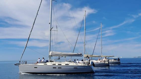 Palma Bay: Sailing Tour with Tapas, Drinks and Swim Stops