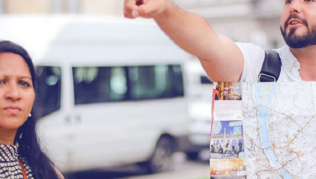 Budapest: Tour Guidato del Quartiere del Castello + Giro in Bus Turistico