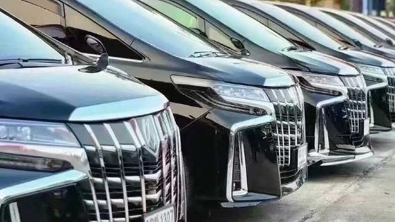 recogida en el aeropuerto y traslado al aeropuerto en Chiang Mai, Tailandia, servicio de coche privado con conductor por la ciudad y alrededores durante diez horas