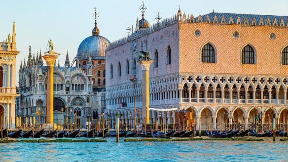 Venice: Doge's Palace Guided Tour with Optional Gondola Ride