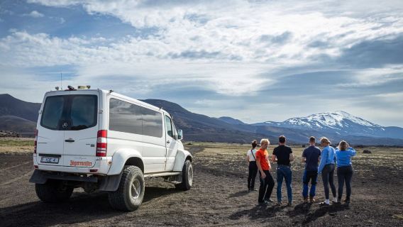 Super Jeep hors-piste à Landmannalaugar en Islande : excursion d'une journée dans les montagnes multicolores, les cascades, les canyons et les sources chaudes