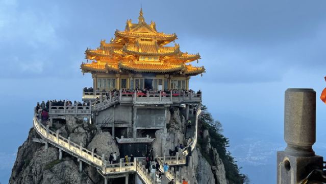 Lawatan sehari mendaki Gunung Laojun Luoyang + Pintu Gerbang Tengah + Skrin Lukisan Sepuluh Li + Puncak Emas + Puncak Maharaja Jade