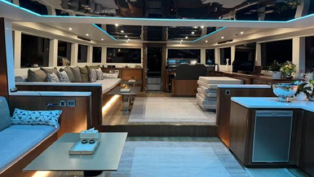 【香港遊艇包船出海】香港太陽能雙體遊艇包船出海觀光海釣玩樂或夜遊維港~暢享水上娛樂與醉美海景~