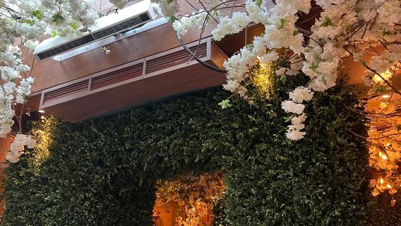 Reserva en el restaurante de moda Clos Maggiore en Londres, Reino Unido con nuestro servicio de reservas en restaurantes