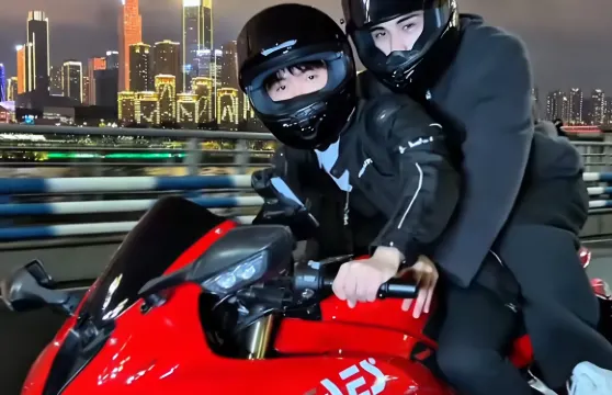 中國重慶 #motorcycle 機車約拍+專屬拍攝+動作指導+拍到滿意為止+電影感視頻︱旅遊/翻譯/導遊/包車遊