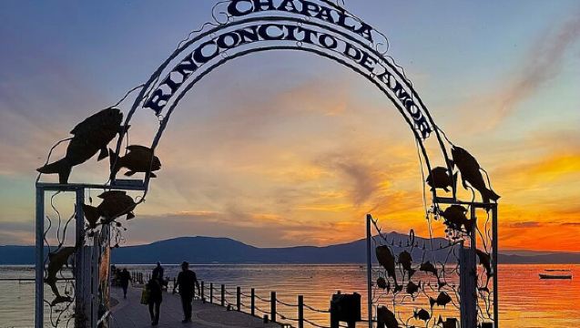 Tour to Lake Chapala, MAGIC TOWN of Ajijic from Guadalajara