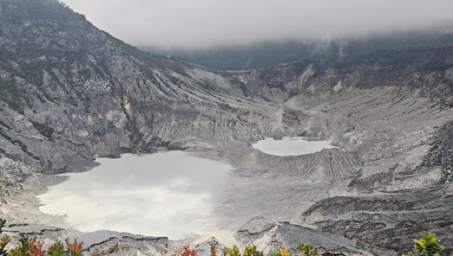 1-day tour from Jakarta to White Crater and Tangkuban Parahu Volcano