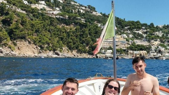 Capri: Sunset Boat Tour with Drinks