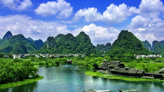 Eendaagse tour in Yangshuo: Verborgen Paradijs + Bamboevlotten op de Yulong-rivier + Impressie Liu Sanjie | Privé groepsreis / inclusief ticket voor voorstellingen