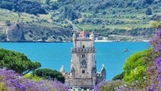 Lawatan Sehari Sewaan Peribadi Lisbon - Istana Negara Pena, Menara Belem, Mulut Neraka (Tiket Masuk Tidak Termasuk)