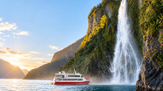 Milford Sound Premium 12-Personen-Gruppe [VIP-Kabine · Privates Deck · All-inclusive-Verpflegung]