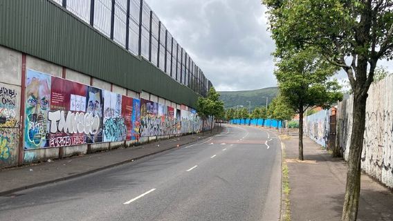 Tour por los Conflictos de Belfast: Muros y Puentes